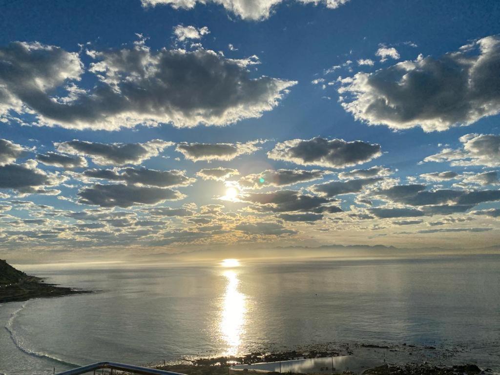 A Relaxing Getaway With Ocean Views Apartment Cape Town Bagian luar foto